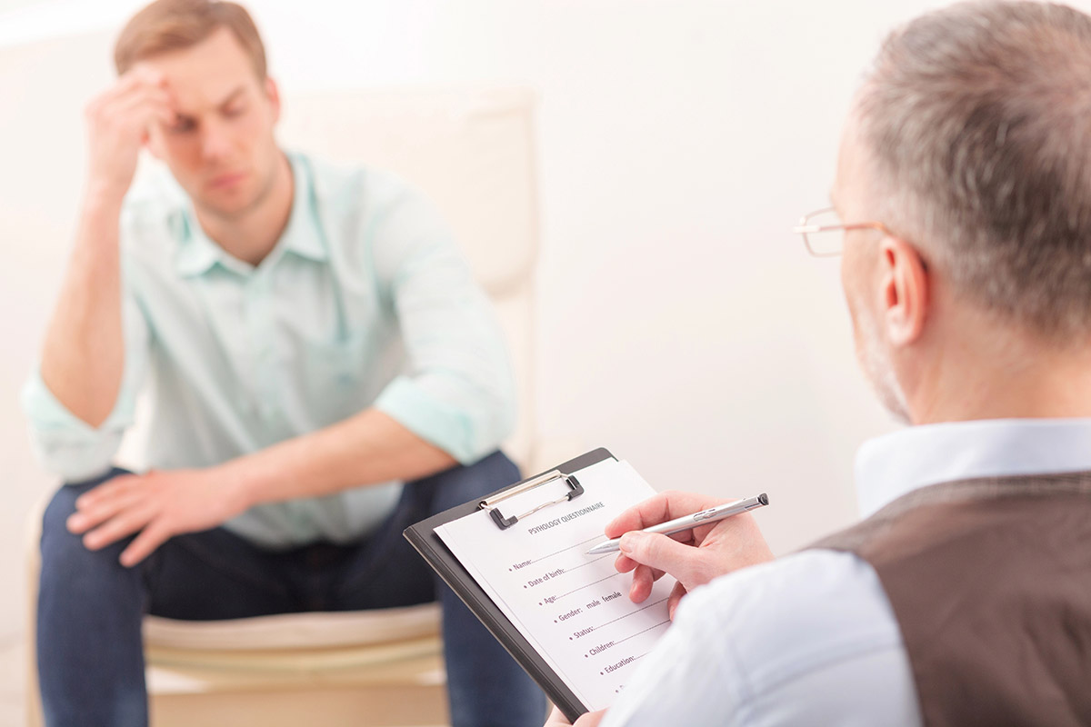 Mature psychotherapist is giving advice to patient